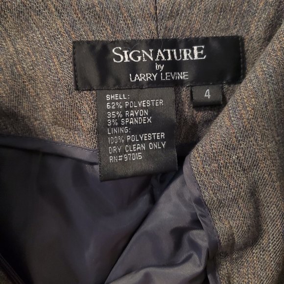 Signature by Larry Levine Women's 2 piece Pant Suit - Picture 7 of 8